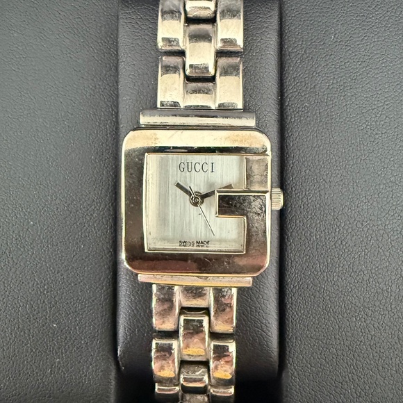 Gucci ladies quartz wrist watch - Picture 3 of 11